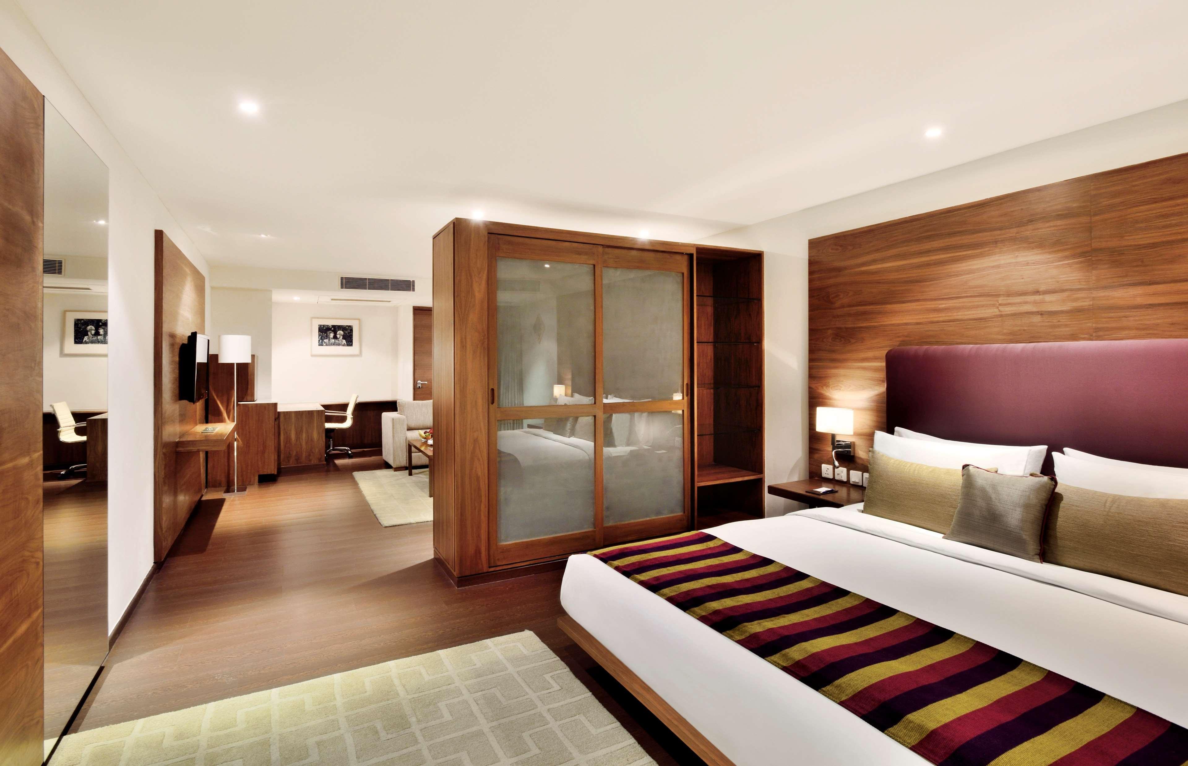 Radisson Blu Plaza Hotel Hyderabad Banjara Hills Exterior foto Suite room at The Park, New Delhi