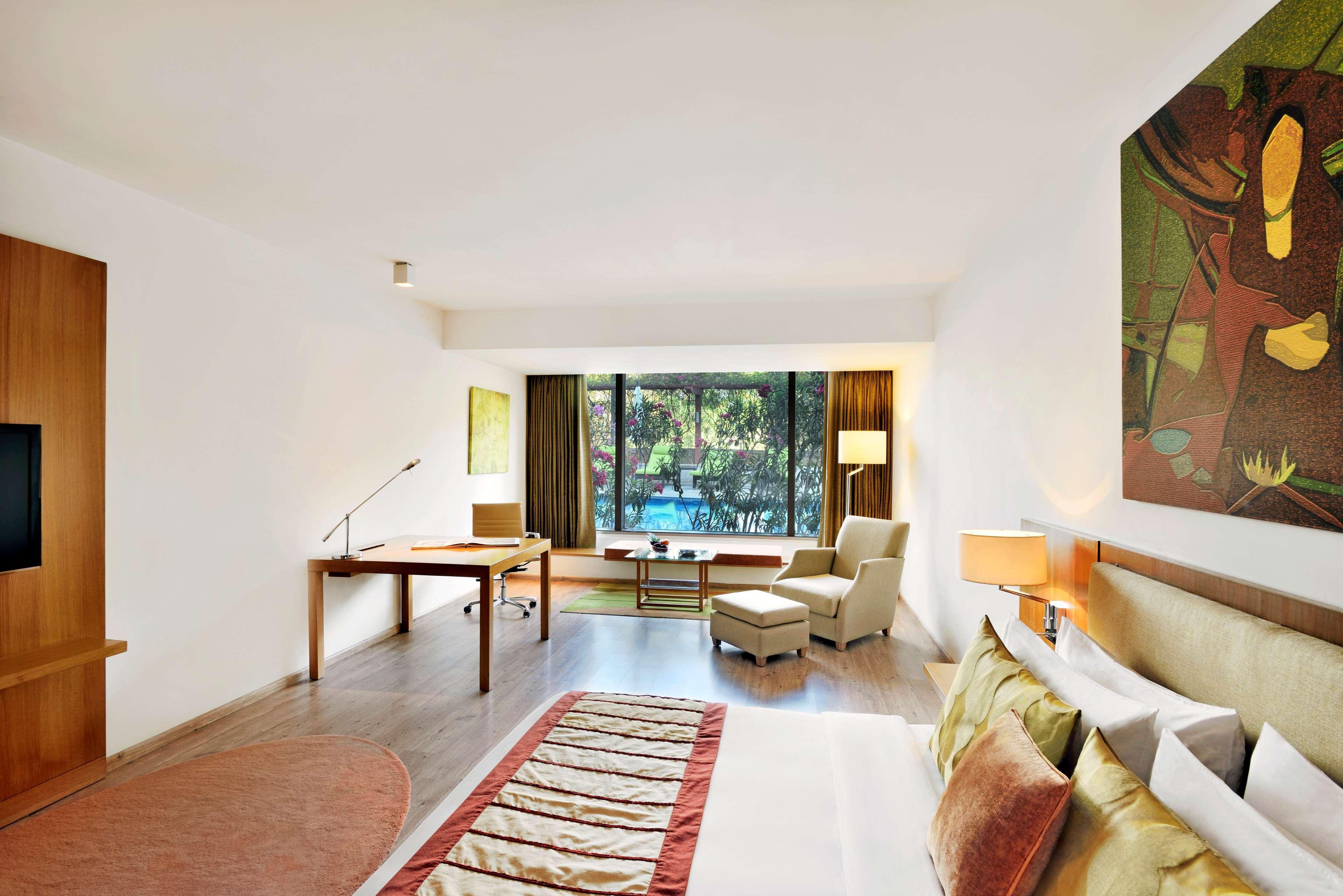 Radisson Blu Plaza Hotel Hyderabad Banjara Hills Exterior foto A room at the Oberoi Mumbai