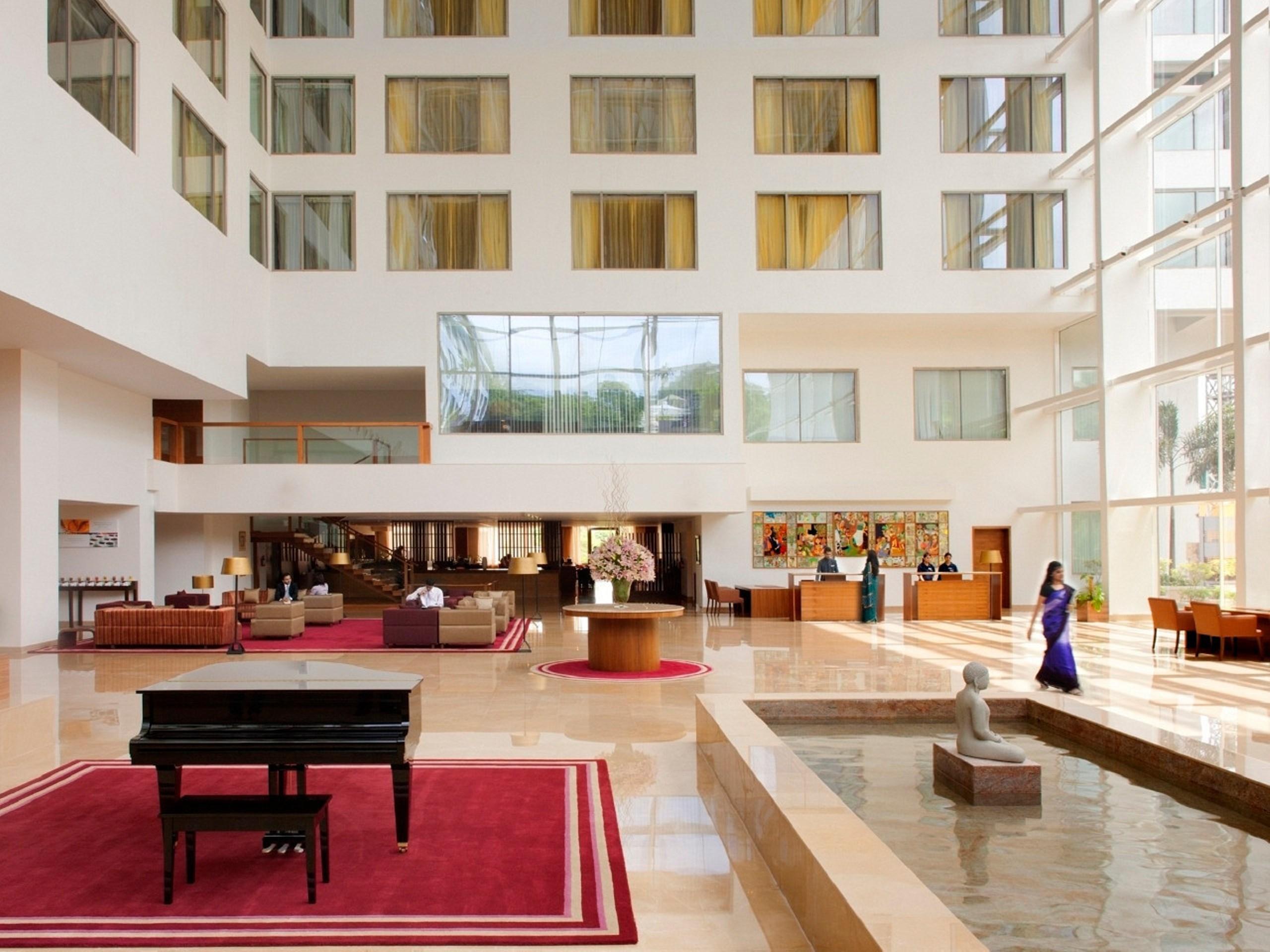 Radisson Blu Plaza Hotel Hyderabad Banjara Hills Exterior foto The lobby of the Taj Mahal Palace, Mumbai