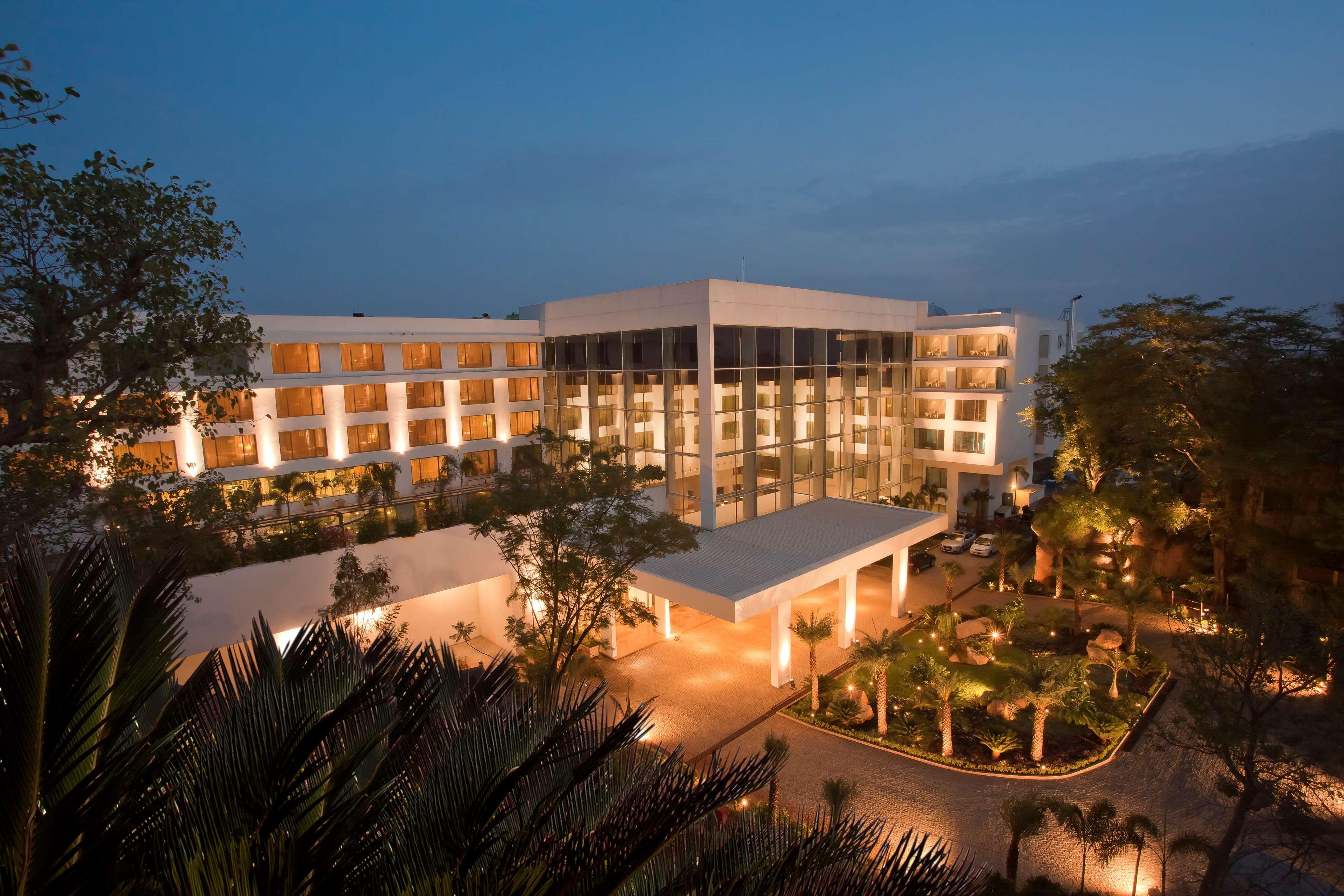 Radisson Blu Plaza Hotel Hyderabad Banjara Hills Exterior foto The Royal
