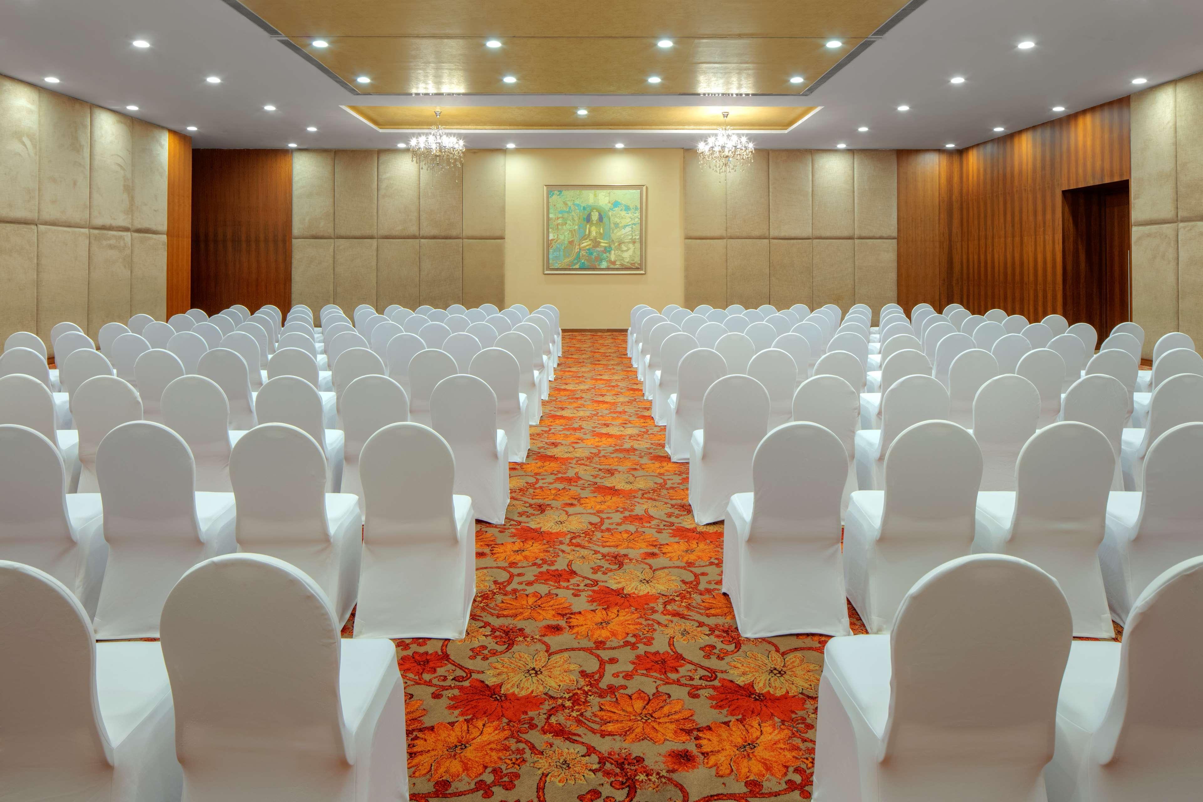 Radisson Blu Plaza Hotel Hyderabad Banjara Hills Exterior foto The Grand Ballroom