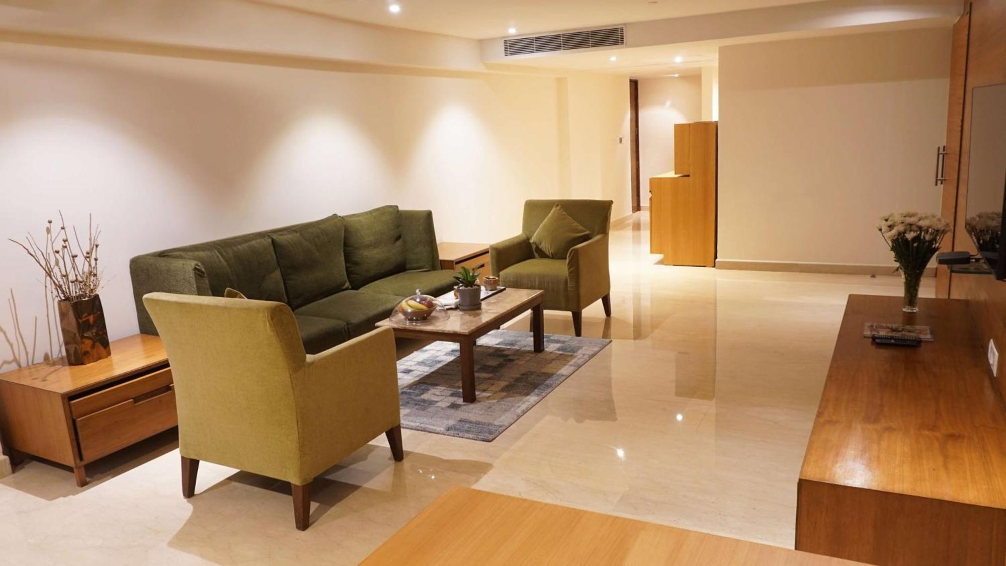 Radisson Blu Plaza Hotel Hyderabad Banjara Hills Exterior foto